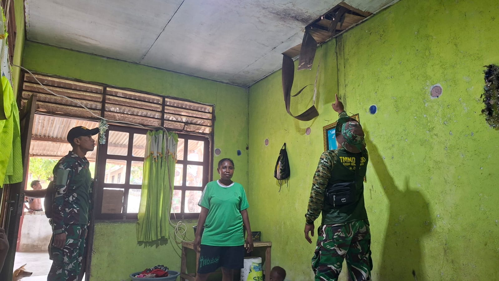 Satgas TMMD Ke-130 Kodim 1808/Mansel Kembali Cek Kondisi Rumah Warga Di Kampung Yamboi