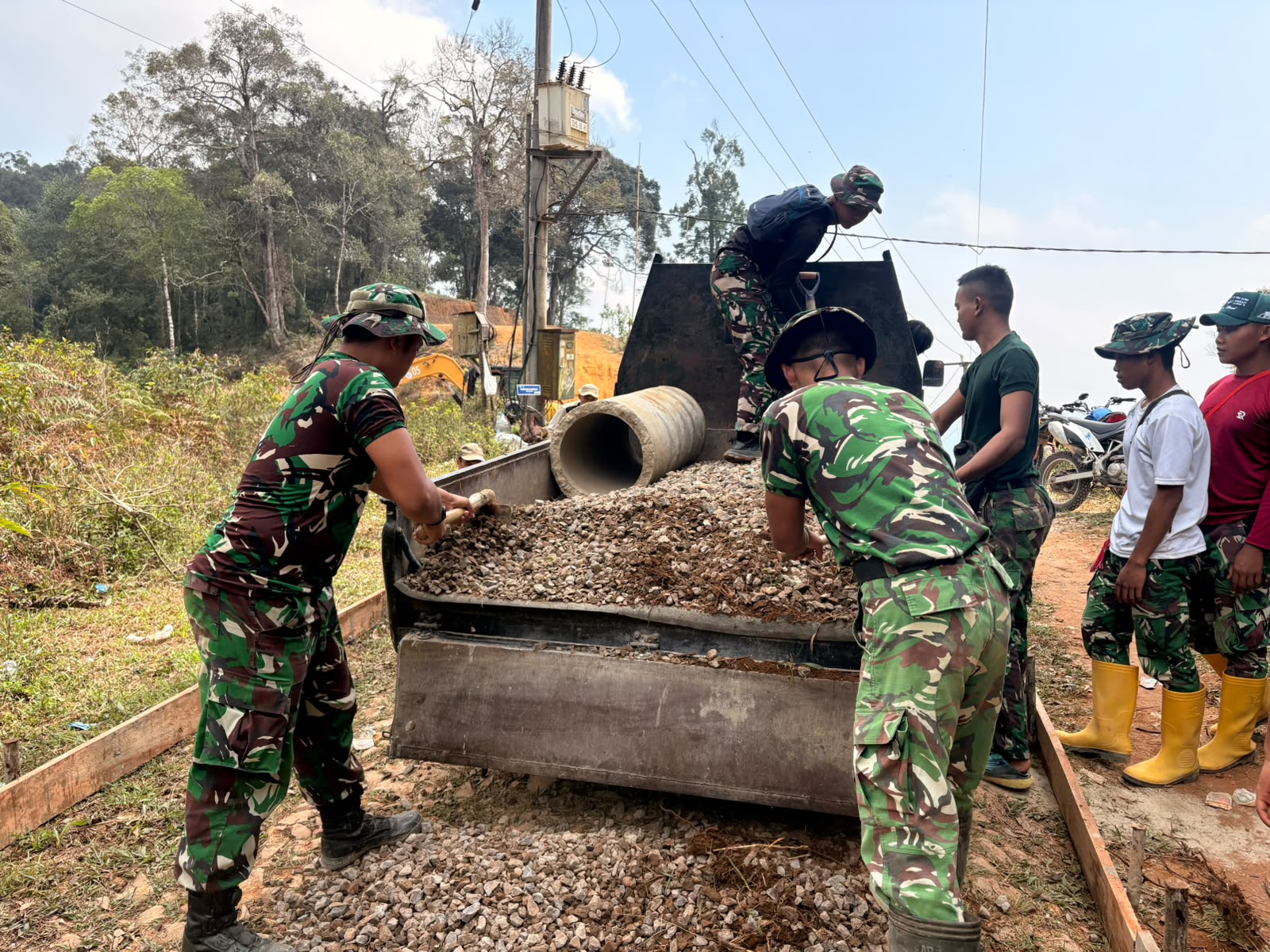 Pembangunan Jalan dan Sumur Bor dalam TMMD ke-130 Kodim 0603 Lebak