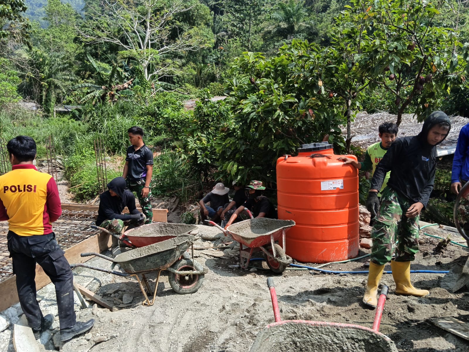 Kolaborasi TNI-Polri Percepat Pembangunan TMMD ke-130