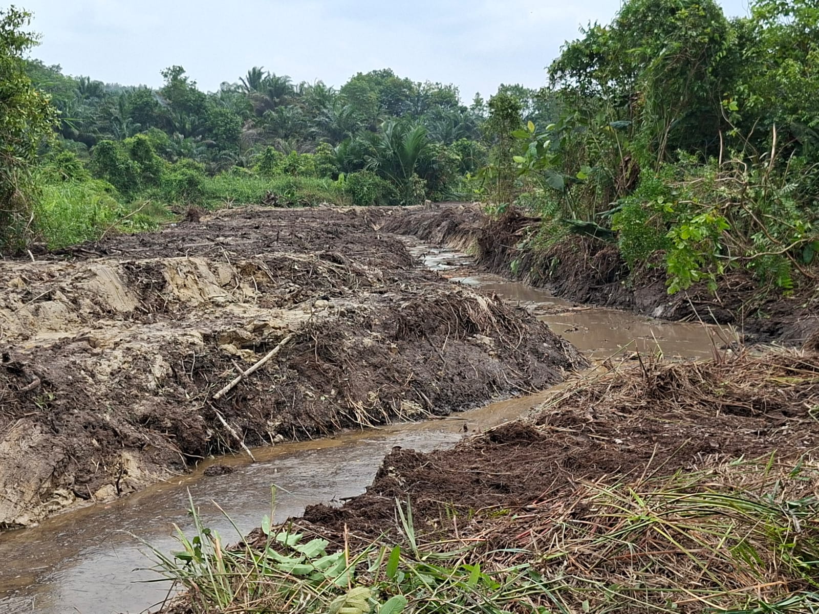 TNI TMMD Percepat Proses Penataan Sungai untuk Lingkungan Merempayang yang Sehat