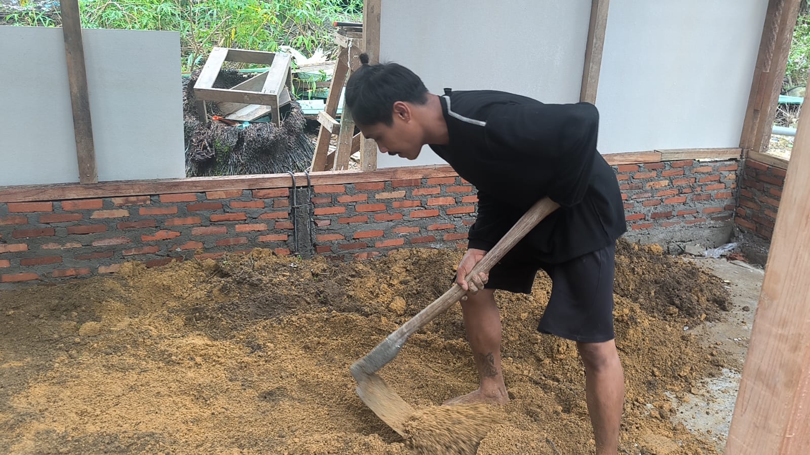 Kasih Sayang Seorang Anak: TMMD ke-130 dan Perbaikan Rumah Suroto