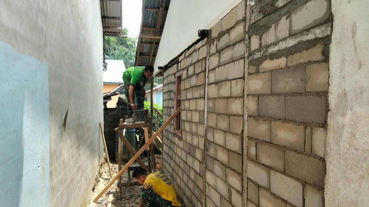 Satgas TMMD Tingkatkan Kualitas Rumah Pak Atat di Sairi Bagan