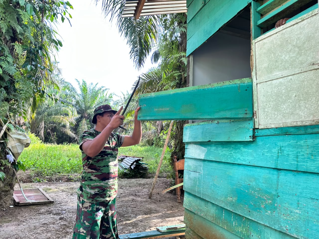 Upaya TNI Revitalisasi Rumah Edi Harahap untuk Kenyamanan Keluarga