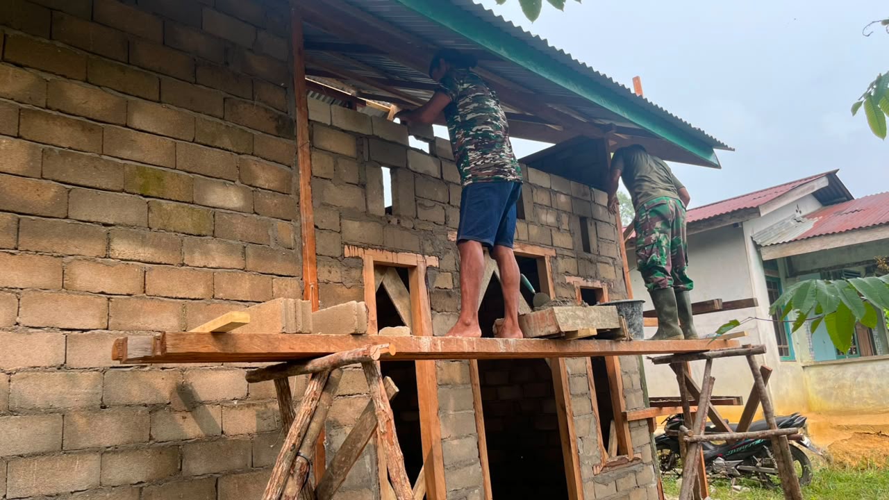 Impian Ibu Soanim Hampir Terwujud, TNI Percepat Proyek RTLH di Landak
