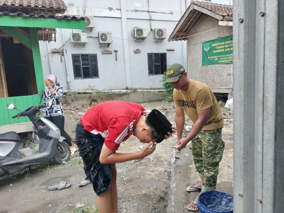 Santri dan Masyarakat Desa Sumur Bandung Rasakan Manfaat Air Bersih dari Program TMMD ke-130