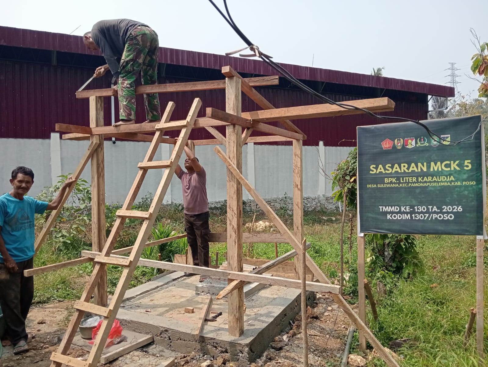 Sukseskan TMMD Ke-130, Satgas Kodim 1307 Poso Bangun MCK