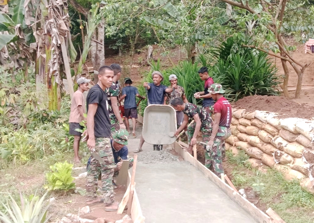 Pengecoran Jalan Setapak di Ambon untuk Tingkatkan Kesejahteraan Warga