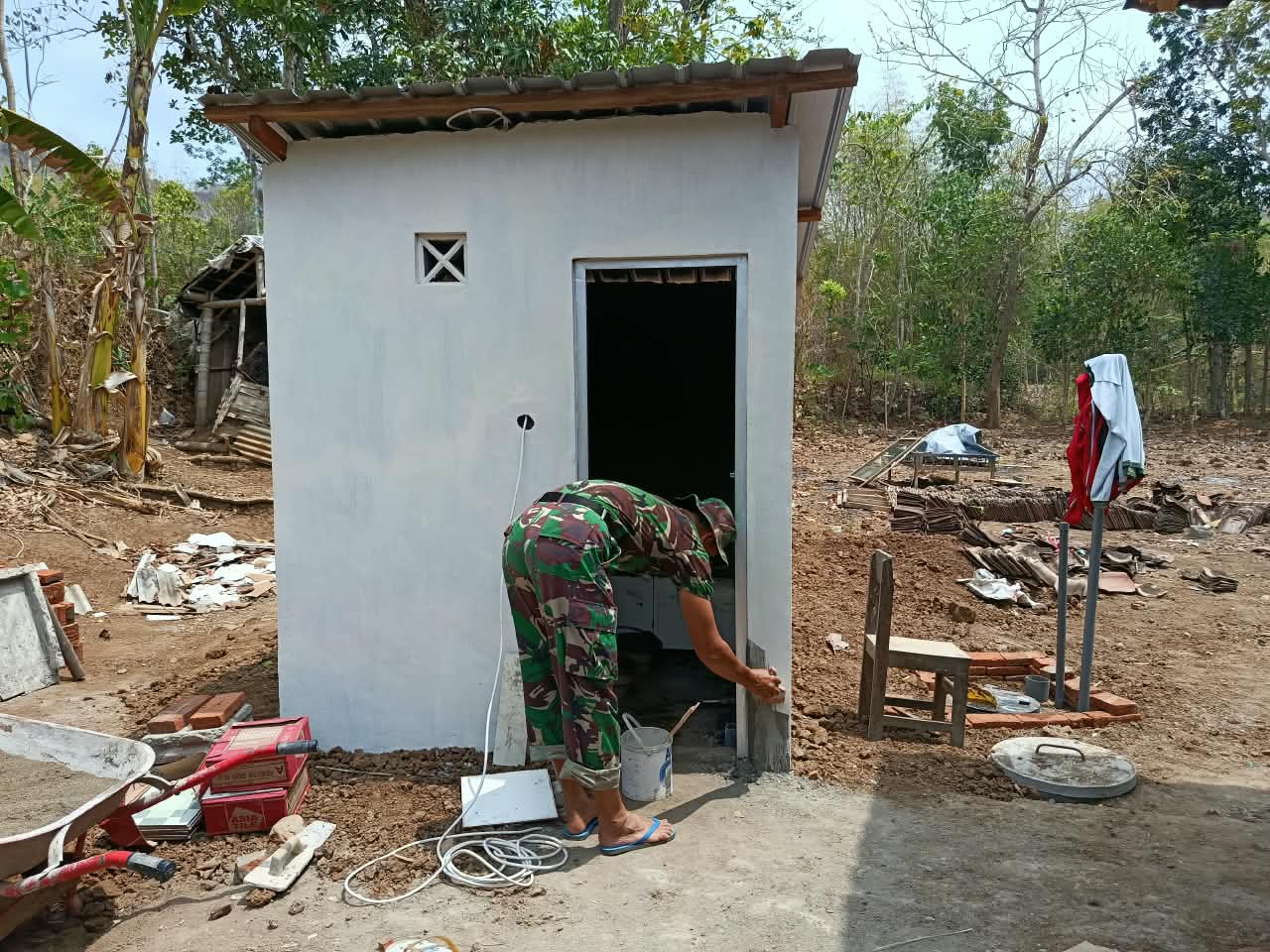 Upaya Satgas TMMD ke-130 untuk Mewujudkan Hunian dan Sanitasi Layak di Pojok