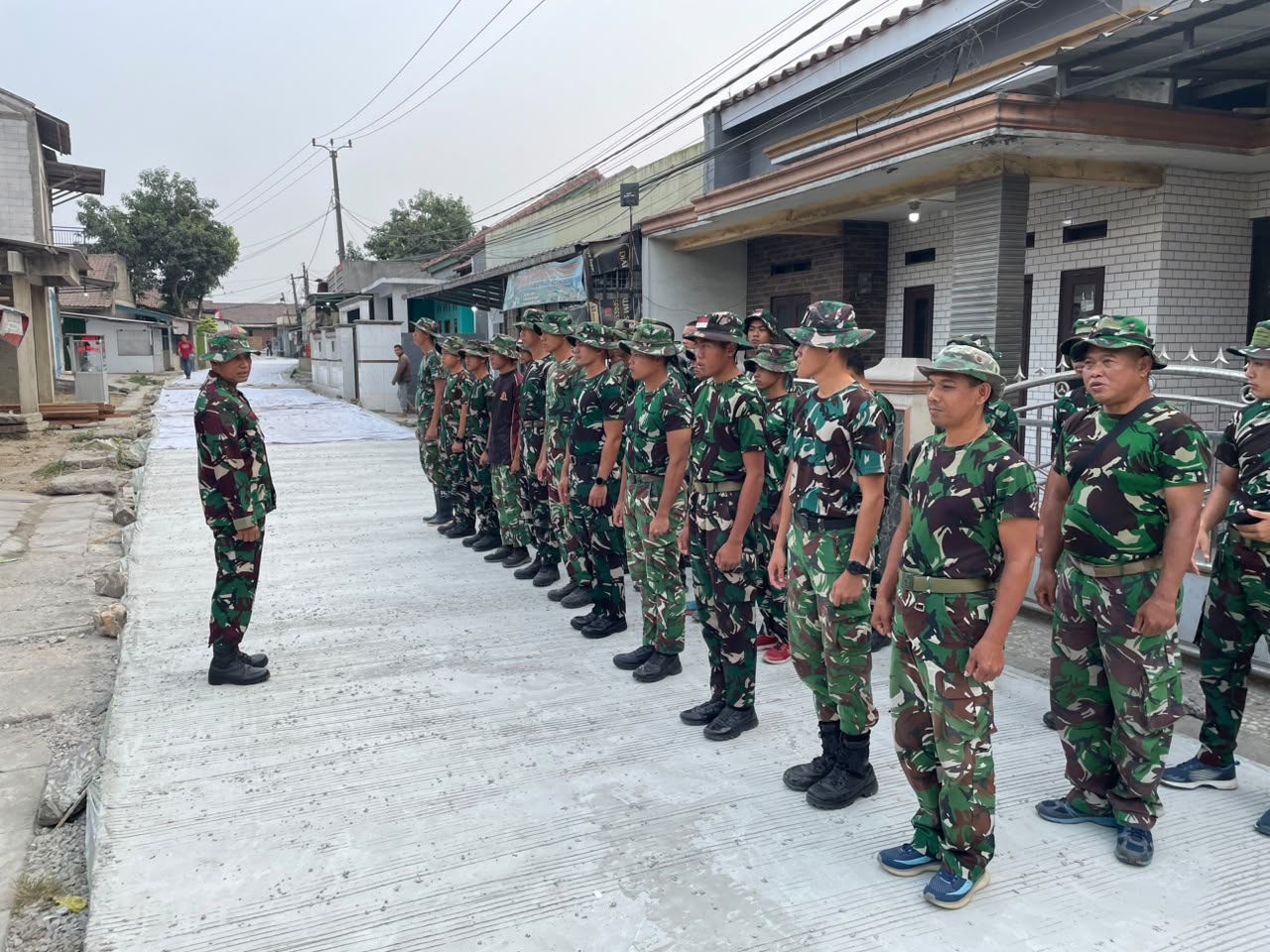 Kesatuan TNI Membangun Desa: Apel Pagi Satgas TMMD di Sumur Bandung