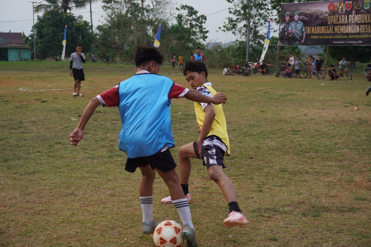 Kasdim Kodim 1403/Palopo Ikut Bersorak, Aksi Polos Pemain Cilik di TMMD Cup Bikin Lapangan Meriah