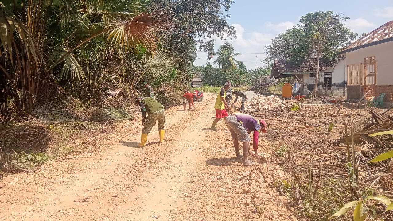 Pembangunan Jalan Usaha Tani Dukung Program TMMD ke-130 di Kabupaten Muna