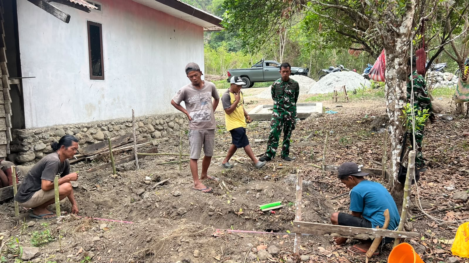 Keterlibatan Warga dalam Gotong Royong Bersama TMMD ke-130