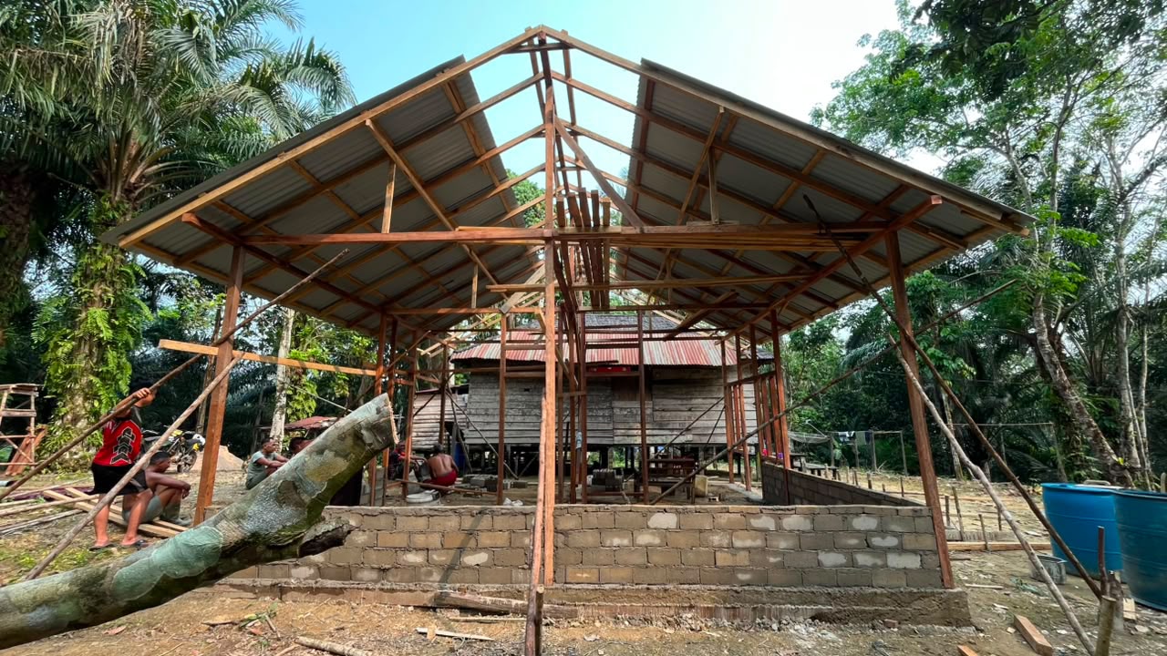 Satgas TMMD ke-130: Memperbaiki Rumah Ibu Tina untuk Hidup yang Lebih Baik