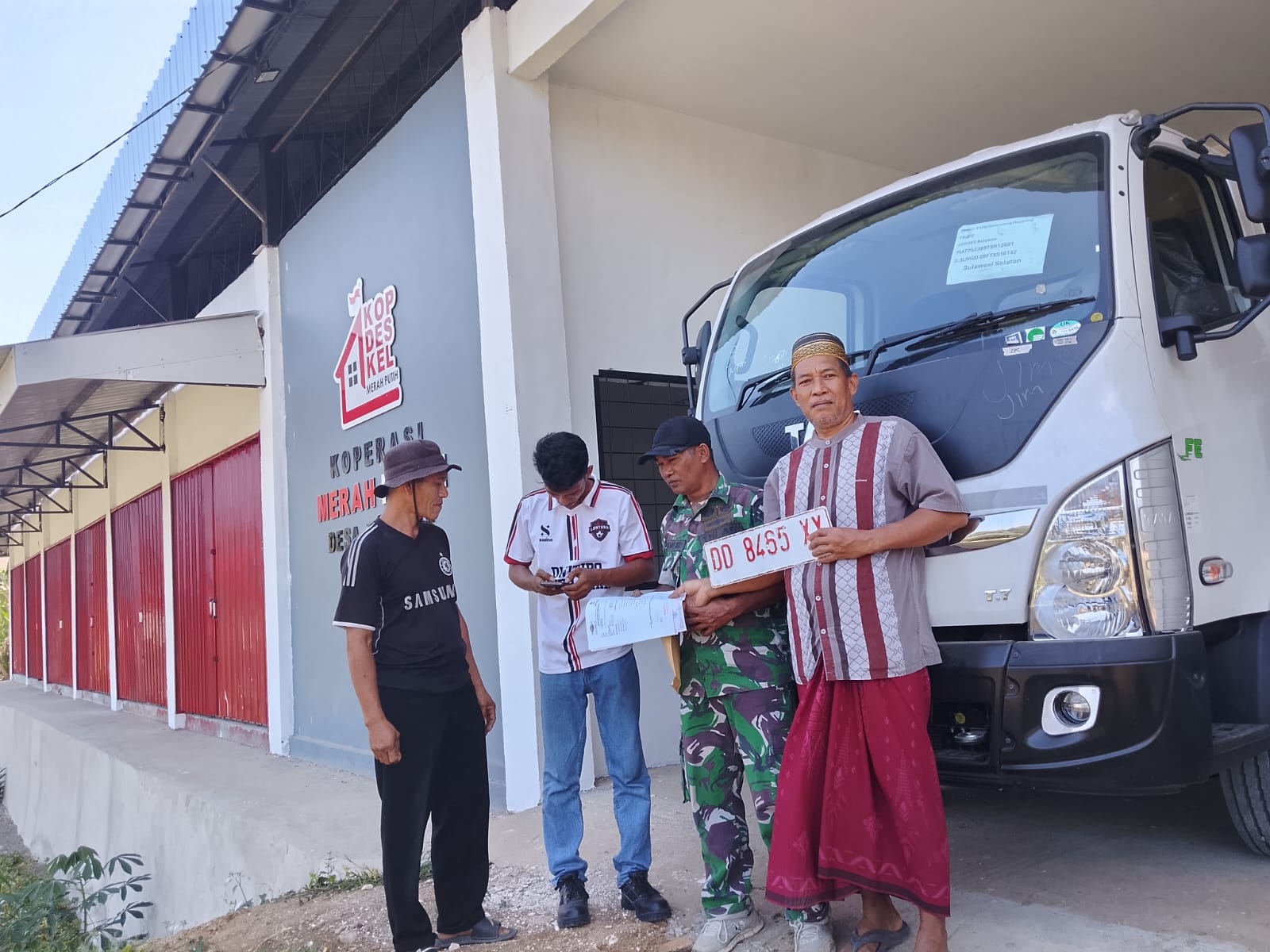 Koperasi Desa Merah Putih Desa Bela Wae Terima Mobil Enam Roda