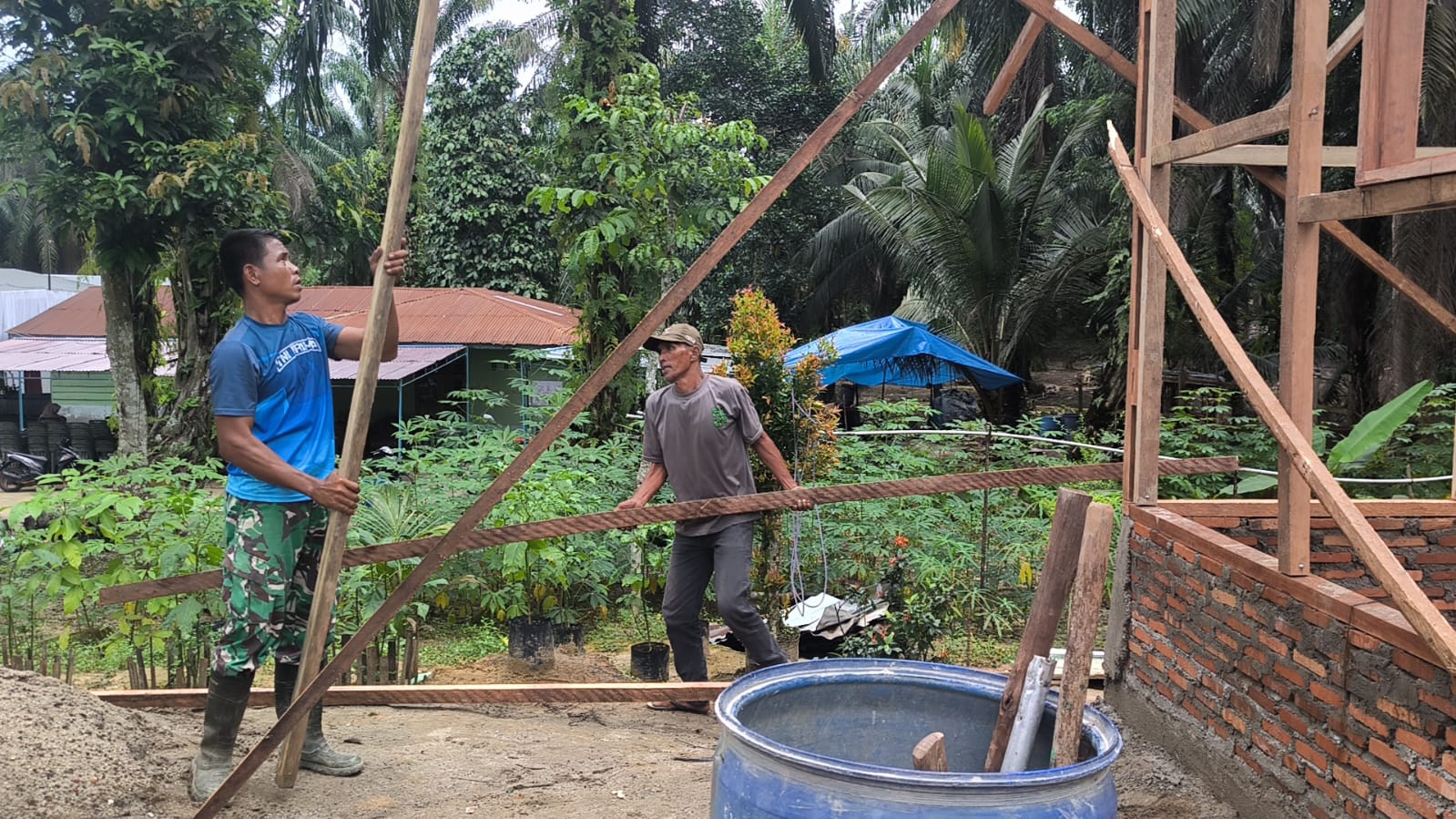 Dukungan Sritomo dalam Proyek TMMD ke-130 Bagi Suroto
