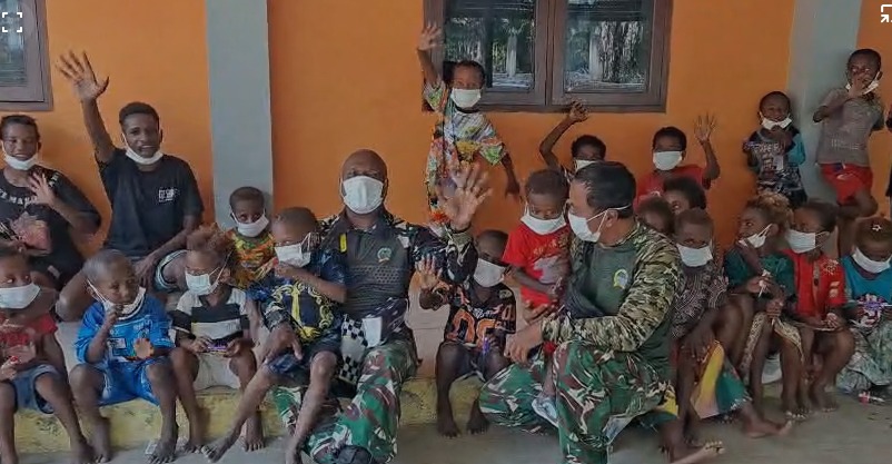 Jalin Kehangatan di Libur Sekolah Bersama Satgas TMMD