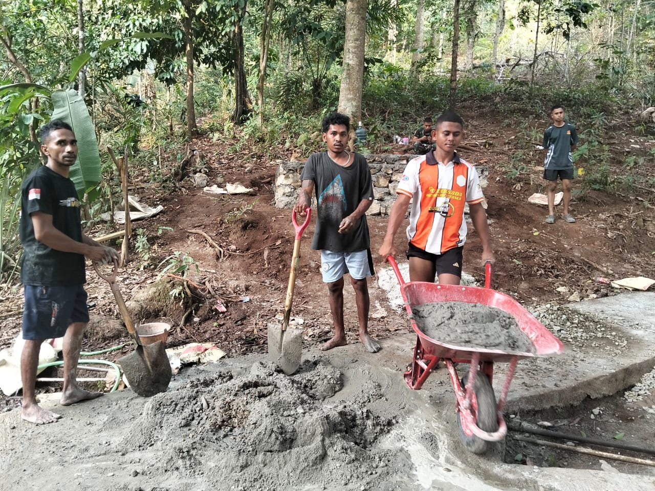 Pembangunan Bak Penampungan Air Titik 1 TMMD ke-130 Kodim 1504/Ambon Capai Progres 25 Persen