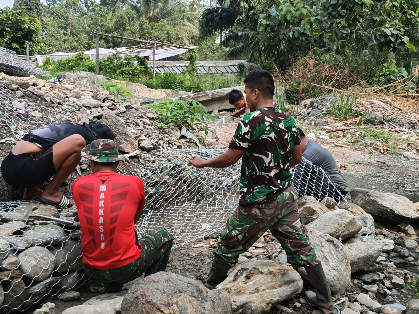 Keberhasilan Pembangunan Jembatan Melalui Talud Bronjong di Luwu Timur