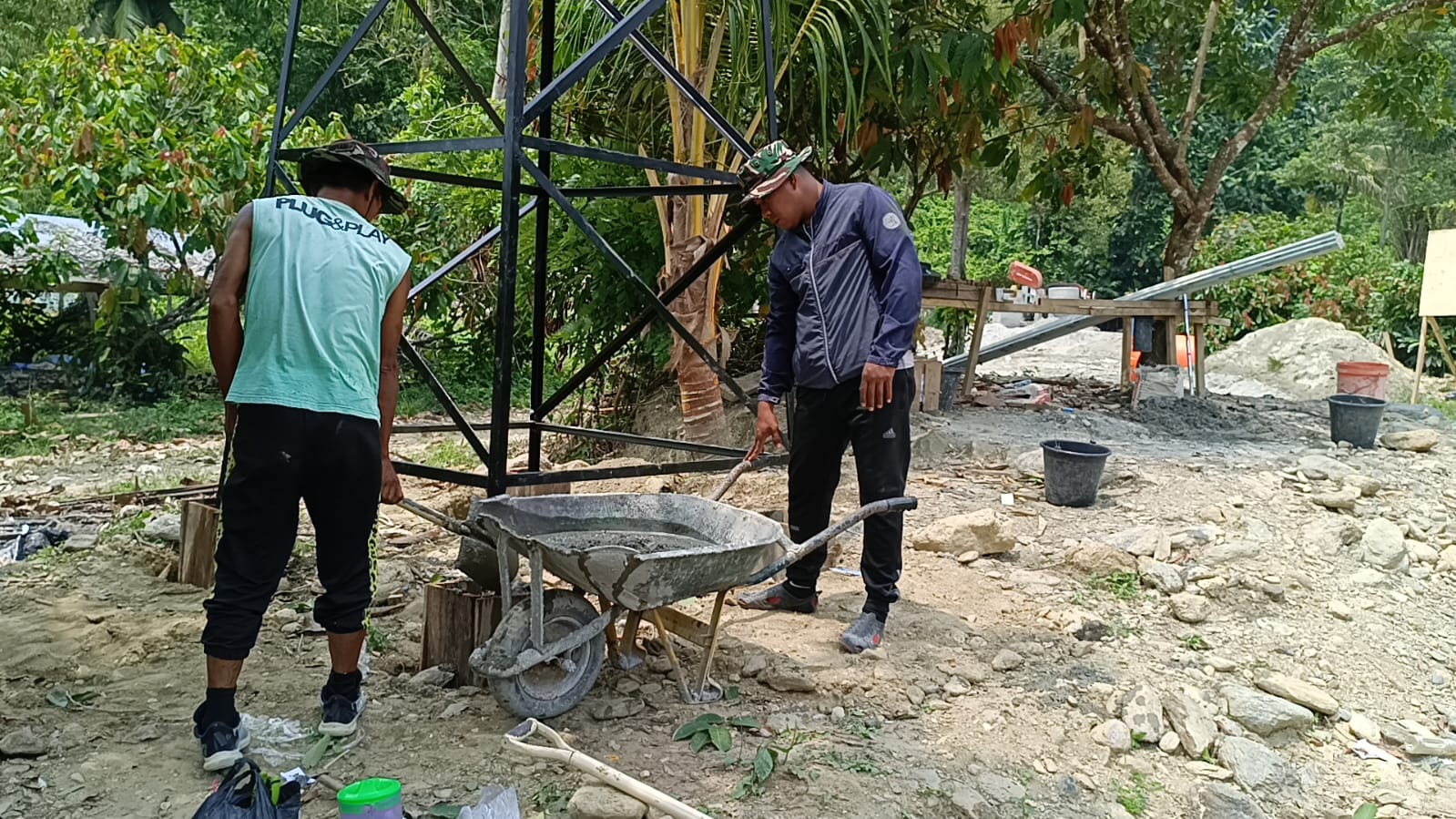 Warga Cendana Dapatkan Tower Air untuk Perbaikan Kualitas Hidup