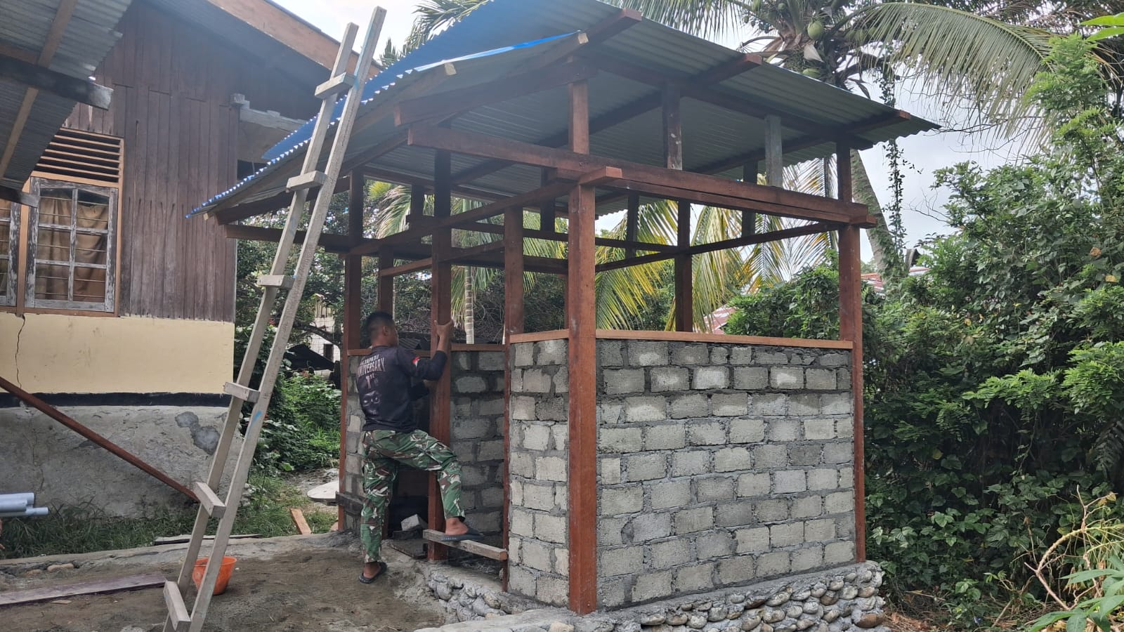 Percepatan Pembangunan Sanitasi di Nabire oleh Satgas TMMD Ke-130
