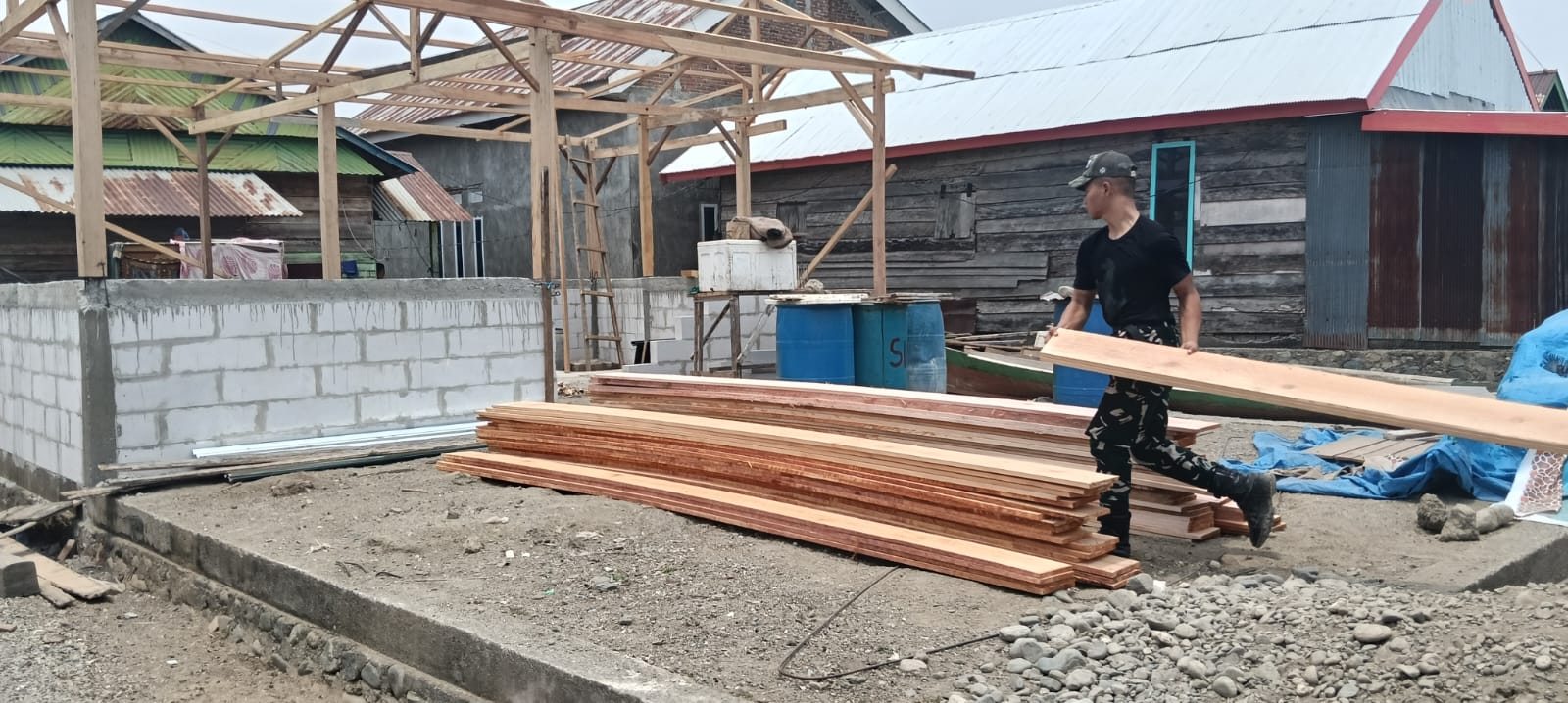 Kendaraan Andalan Kodim 1403/Palopo Sukses Kirim Material RTLH Sepanjang Hari