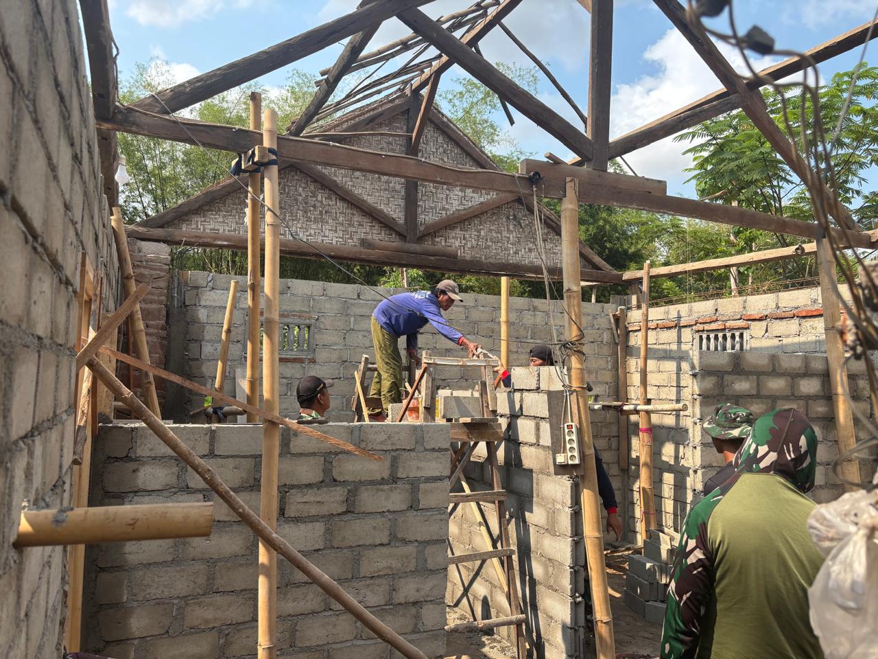 Pembangunan Rutilahu di Tulungagung oleh Satgas TMMD