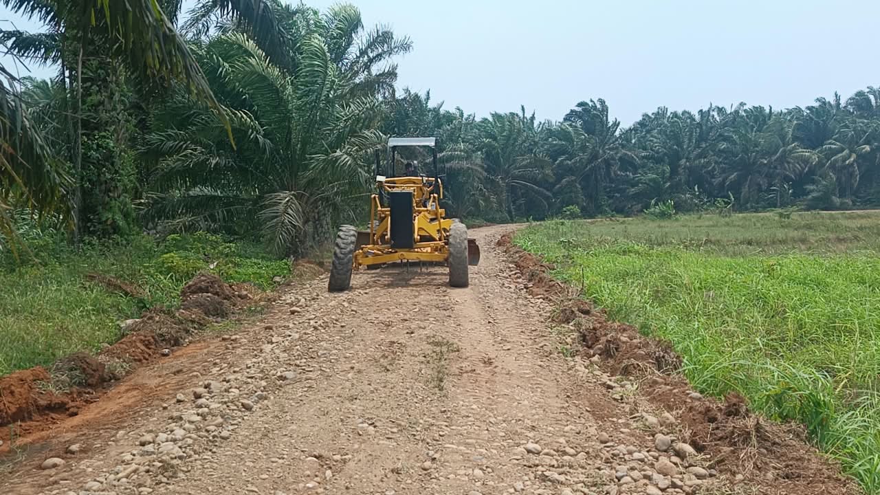 Sinergi TNI dan Masyarakat Percepat Pembangunan Jalan TMMD di Bengkulu