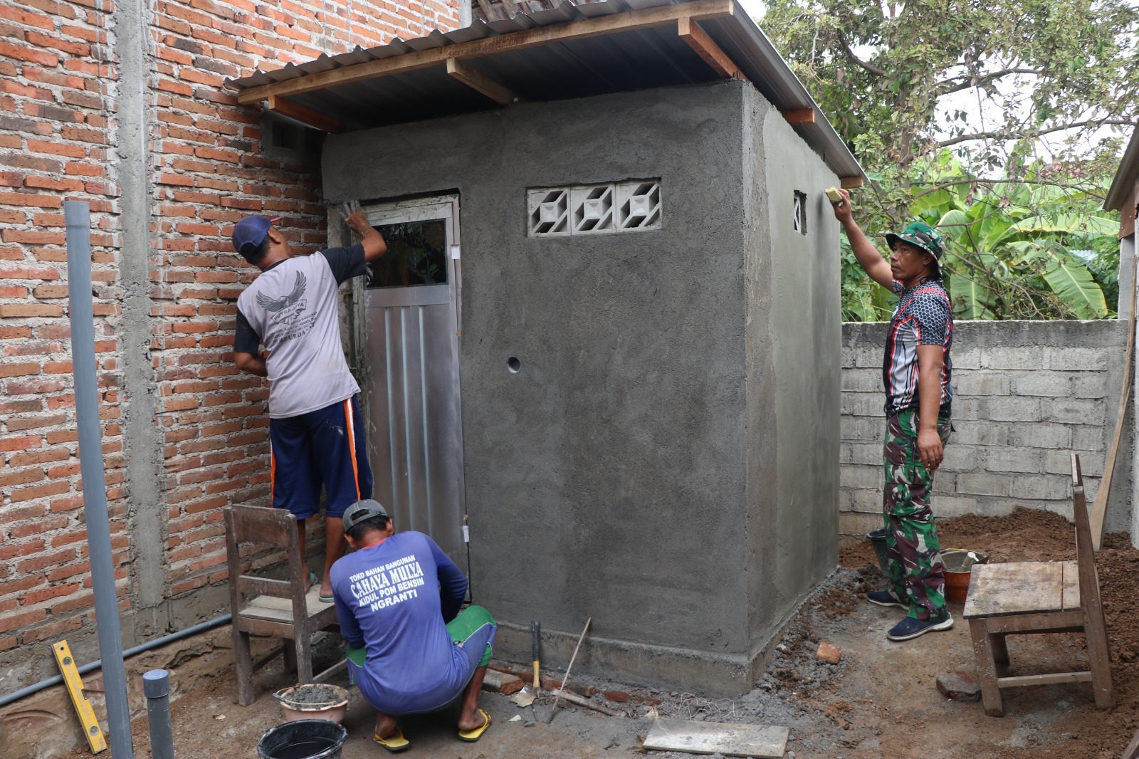 Pembangunan MCK Bapak Sutrisno Menuju Tahap Akhir