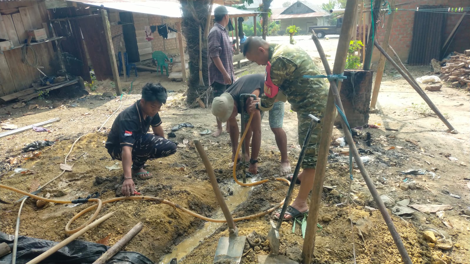 TNI Berkolaborasi untuk Sediakan Sumur Bor dan Air Bersih di Desa Mayakeli