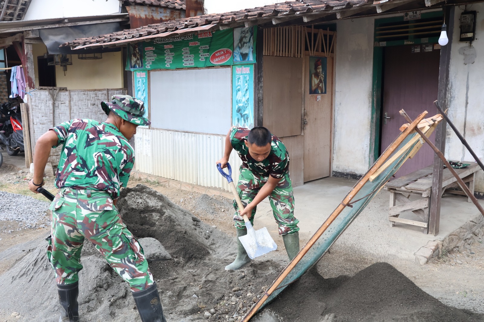 Satgas TMMD Percepat Pembangunan Jamban untuk Pak Sutrisno