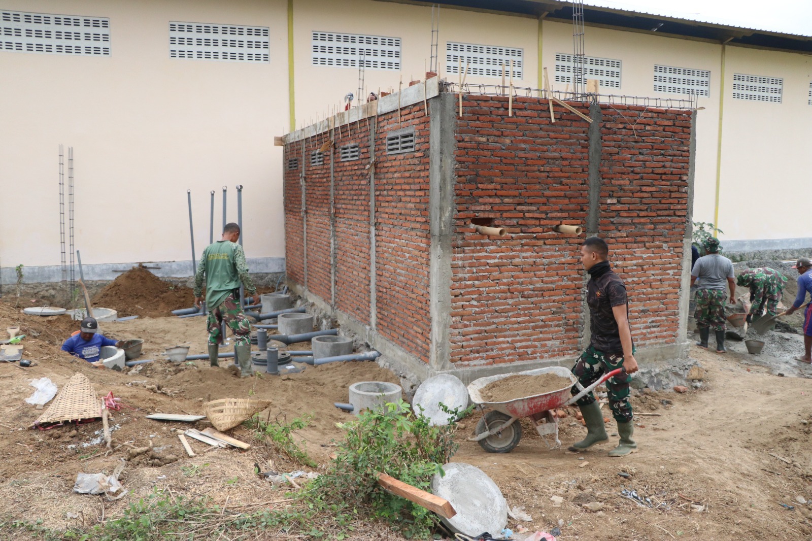 Desa Pojok Genjot Pembangunan MCK Umum Sebelum TMMD Berakhir Desa Pojok Genjot Pembangunan MCK Umum Sebelum TMMD Berakhir