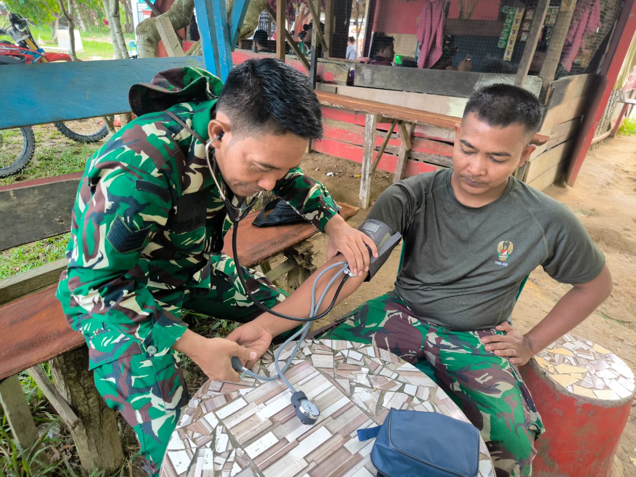 Pemeriksaan Kesehatan Rutin Bantu Prajurit TMMD ke-130 Kodim 0209/Labuhanbatu