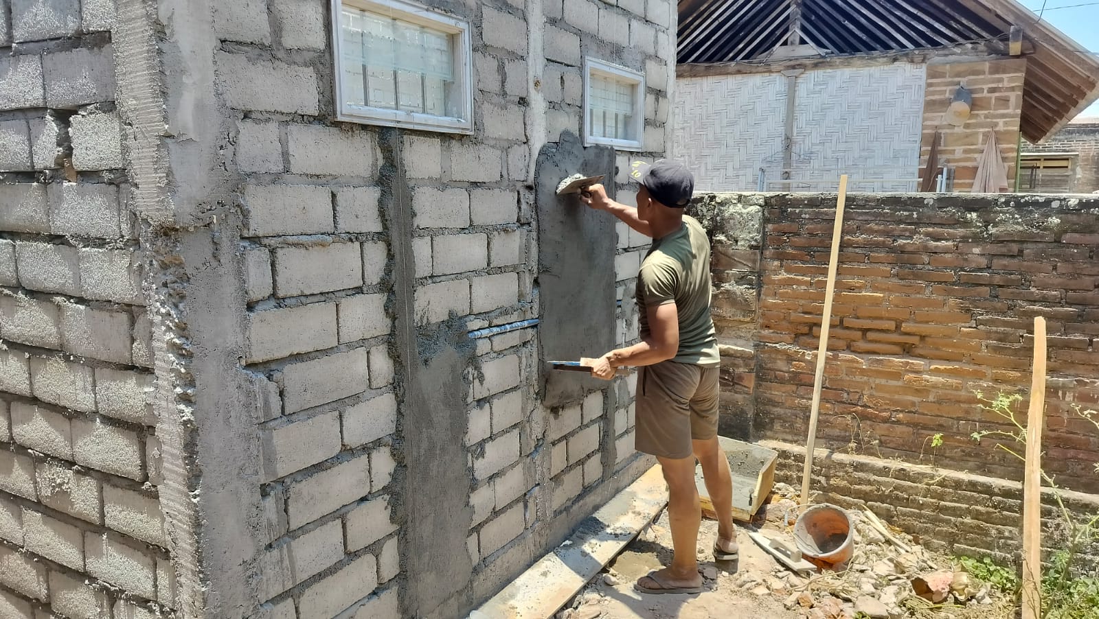 Progres Rehabilitasi Mushola Darurohman oleh Satgas TMMD ke-130