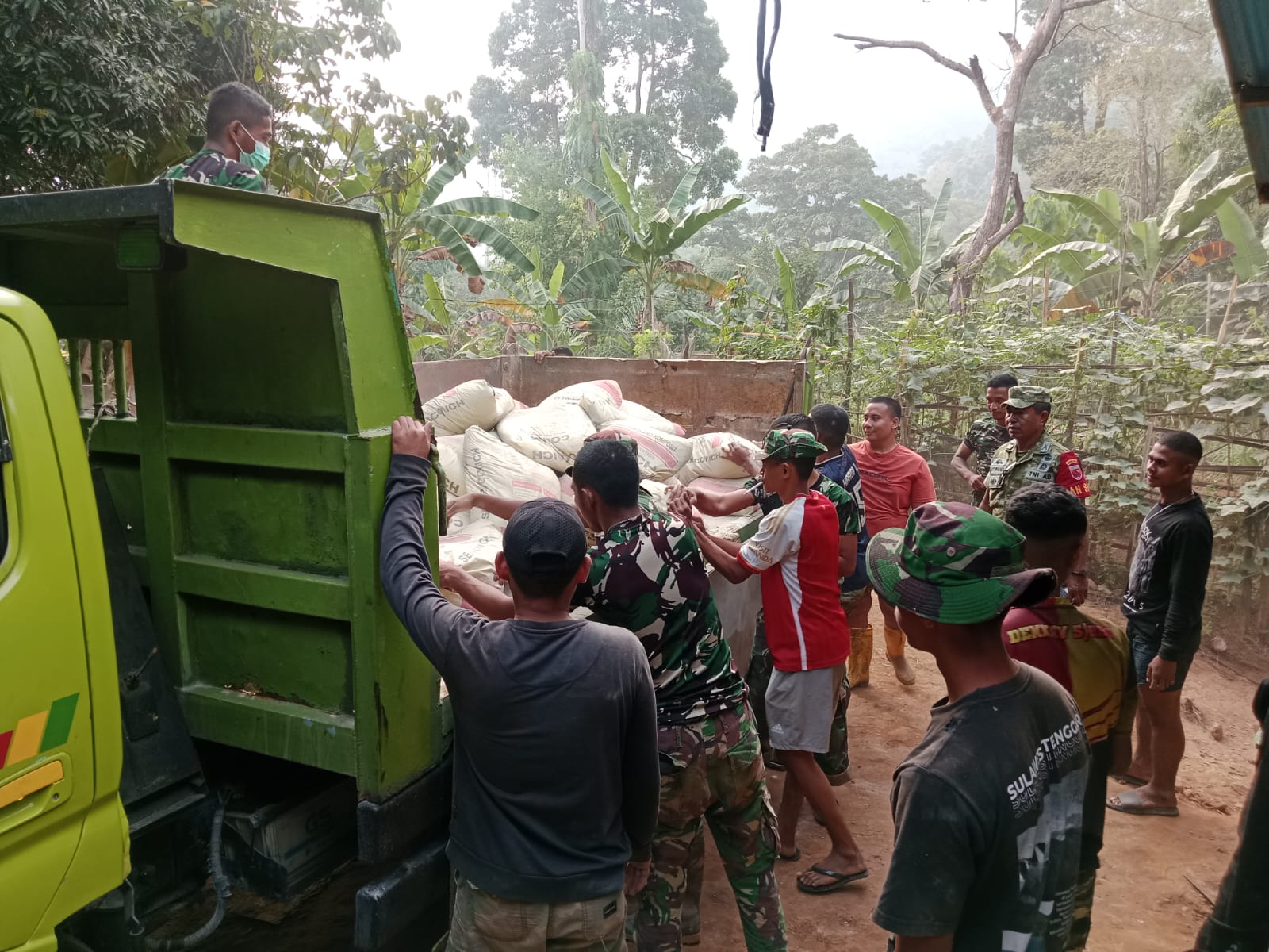 Semangat Kerja Bersama Satgas TMMD 130 di Ambon Semangat Kerja Bersama Satgas TMMD 130 di Ambon