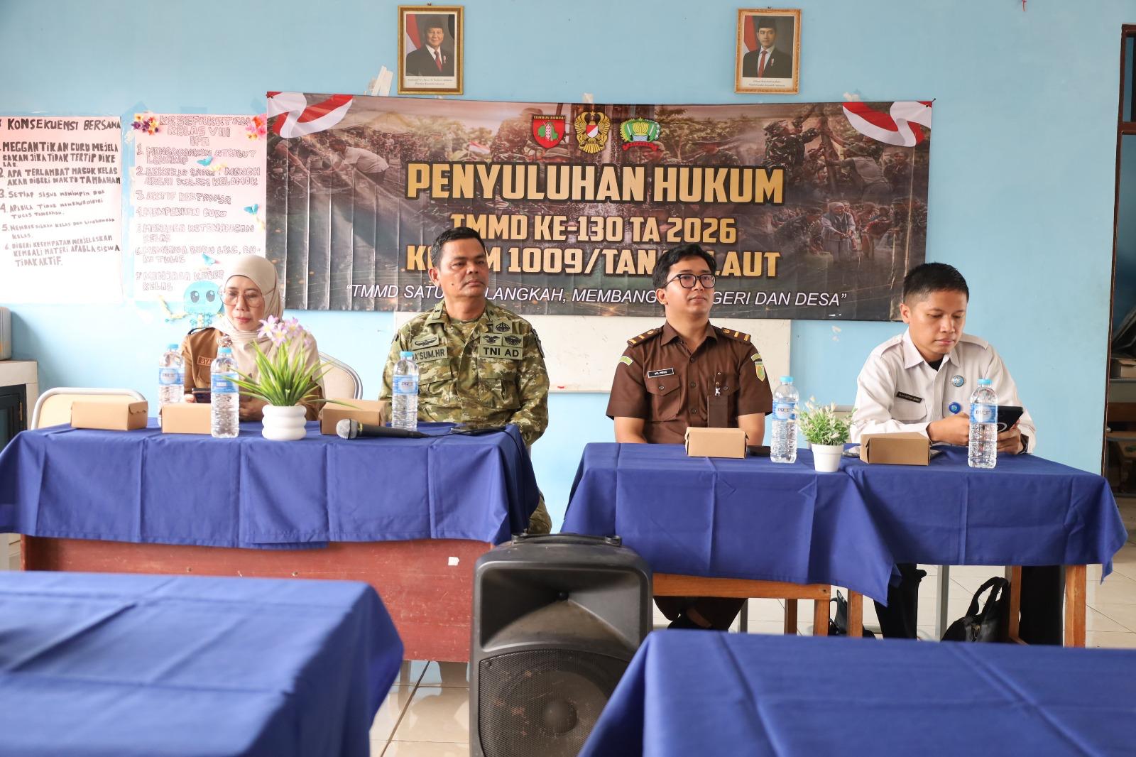 Penyuluhan Hukum di SMPN 3 Jorong oleh Kodim 1009/TLA