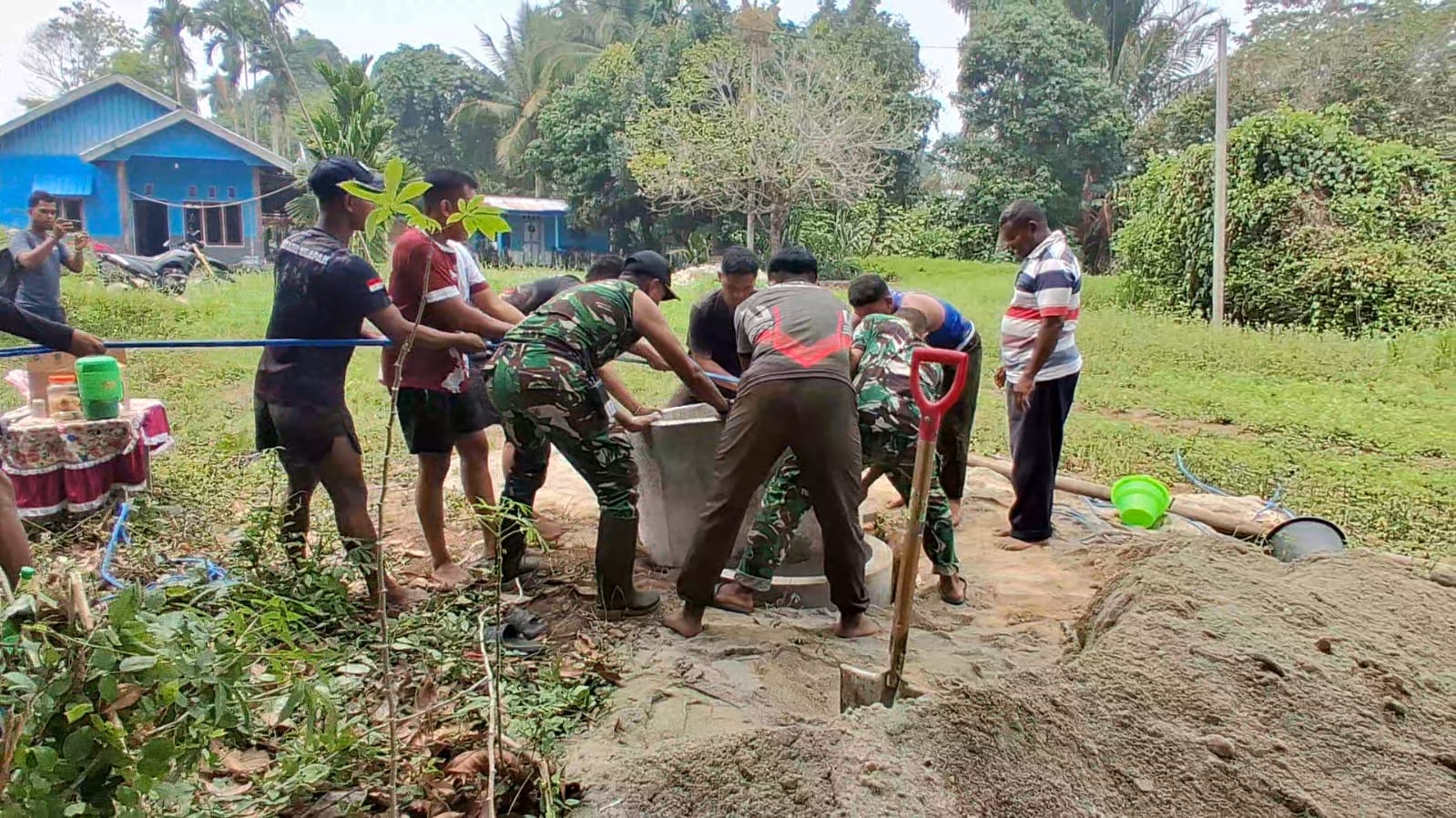 Komitmen TMMD ke-130: Satgas Bangun Sumur untuk Kesejahteraan Jemaat Wanggar Sari