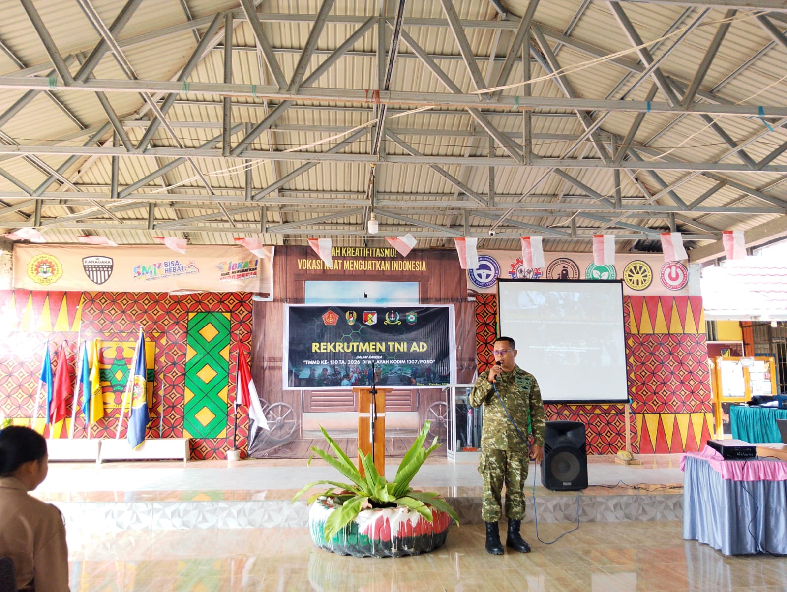 Pengetahuan Penerimaan Prajurit TNI AD Disampaikan di SMK Negeri 1 Tentena