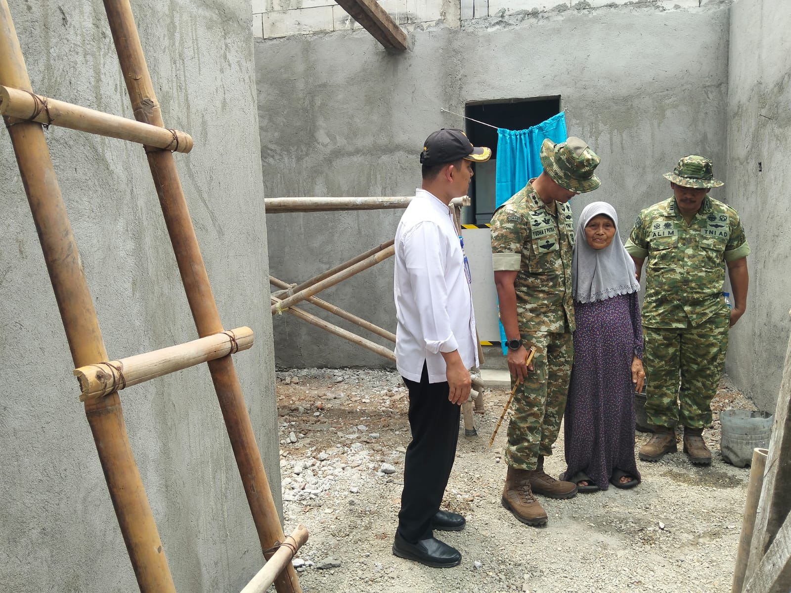 TMMD ke-130 Kodim 0510/Tigaraksa: Harapan bagi Warga Melalui Pembangunan Rumah Layak TMMD ke-130 Kodim 0510/Tigaraksa: Harapan bagi Warga Melalui Pembangunan Rumah Layak