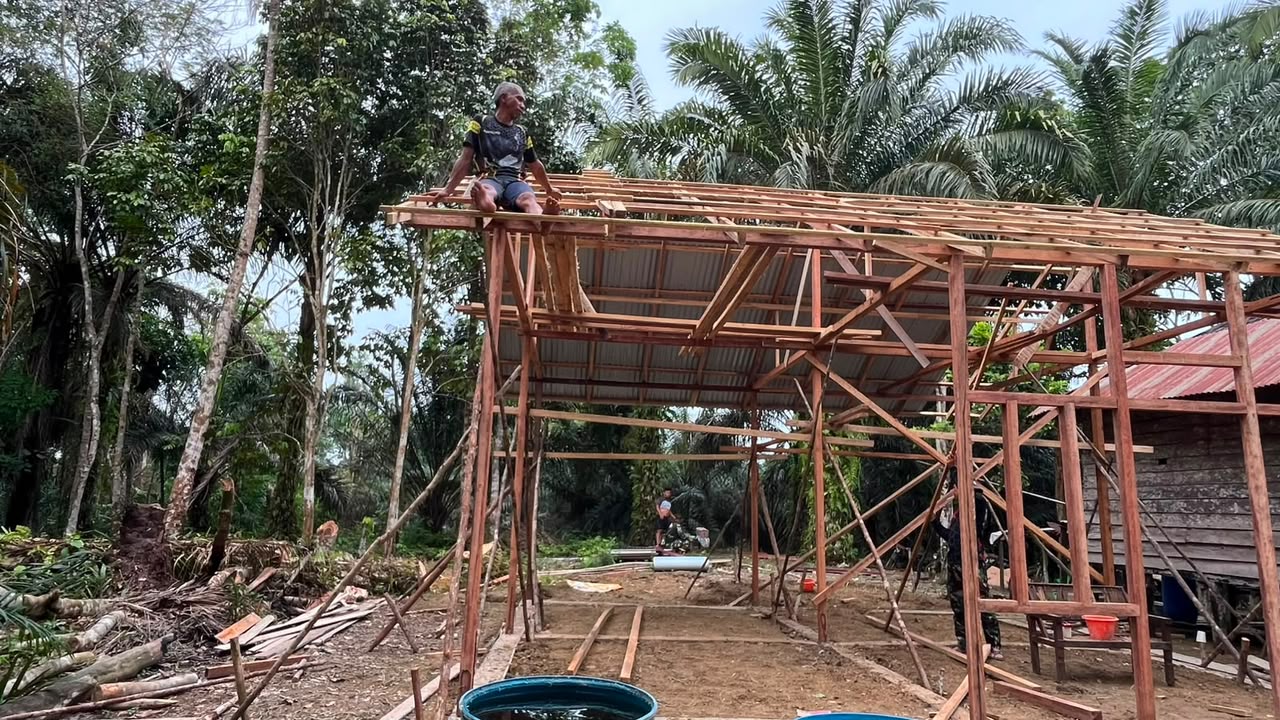 Proyek Rehabilitasi RTLH Ibu Soanim, Satgas TMMD Ke-130 Kodim 1210/Landak Utamakan Kualitas