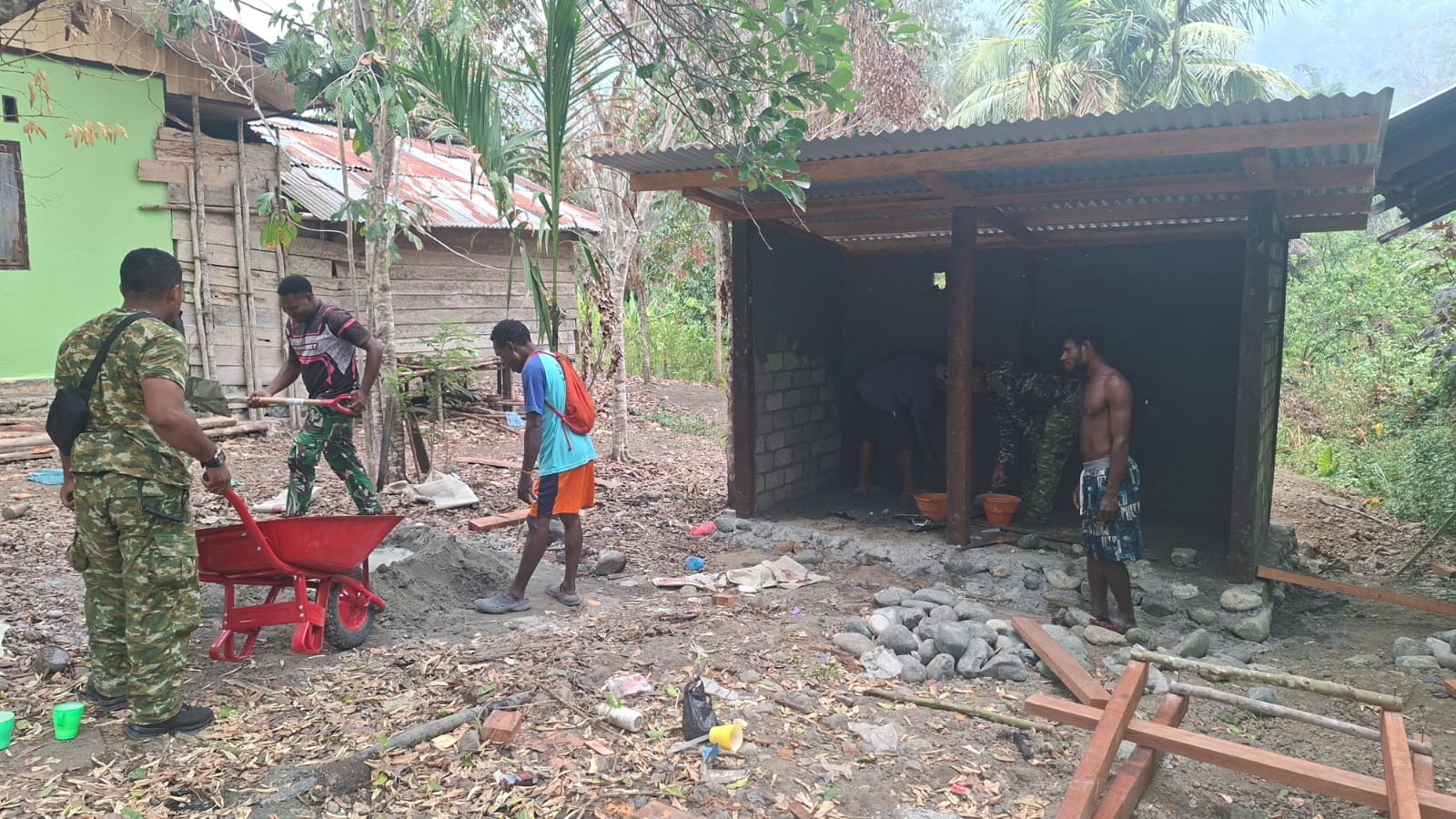 Upaya Bersama Warga Yamboi dalam Membangun Fasilitas Sanitasi Sehat