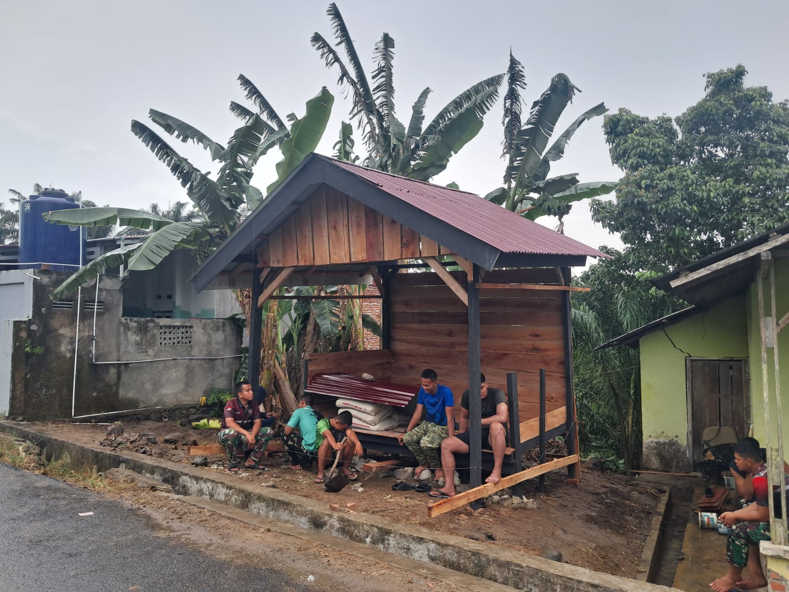 Pembangunan Pos Kamling Hampir Rampung, Warga Didorong untuk Ronda Malam Aktif Pembangunan Pos Kamling Hampir Rampung, Warga Didorong untuk Ronda Malam Aktif