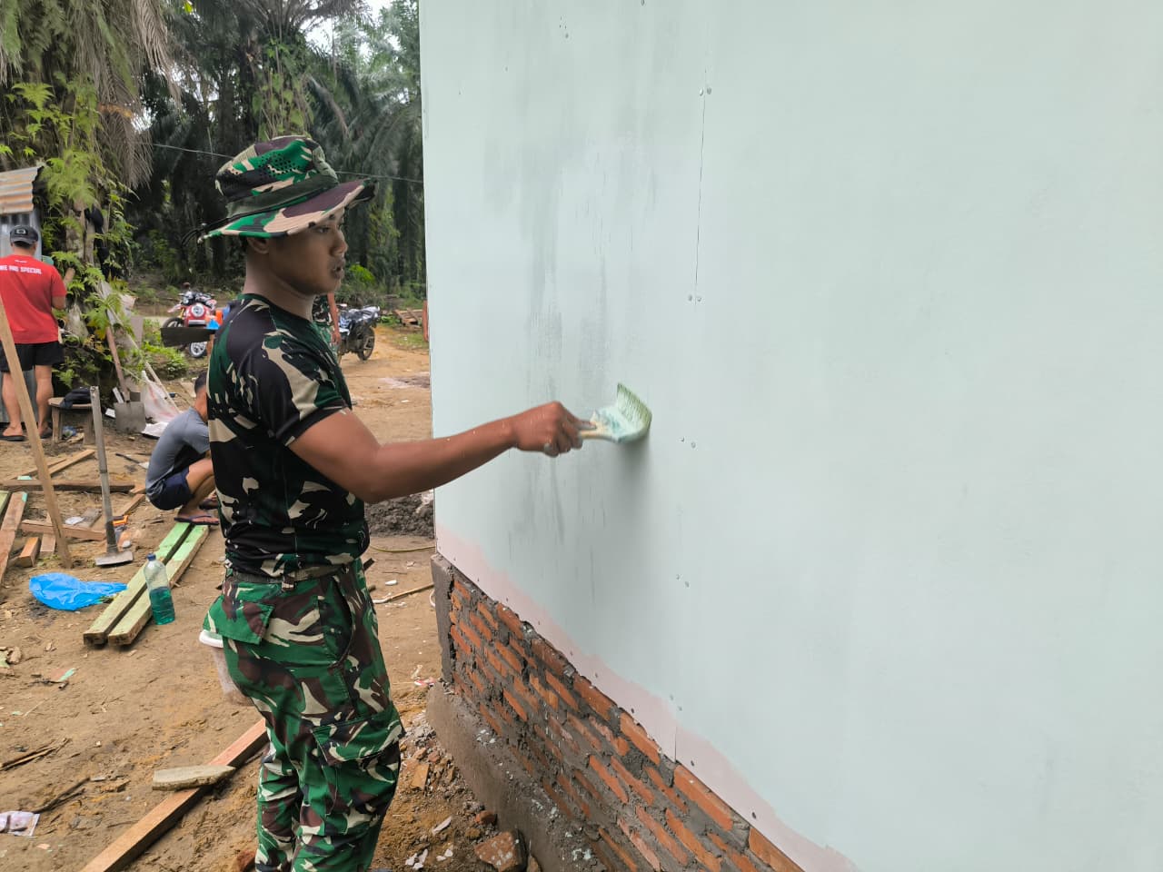 Transformasi Rumah Suroto oleh Prajurit TMMD Transformasi Rumah Suroto oleh Prajurit TMMD