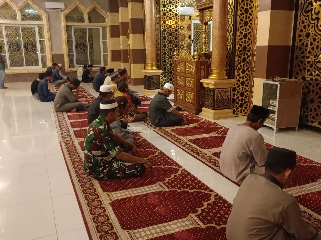 Babinsa Kodim 1420/Sidrap Gelar Sholat Subuh untuk Dekatkan Diri dengan Warga