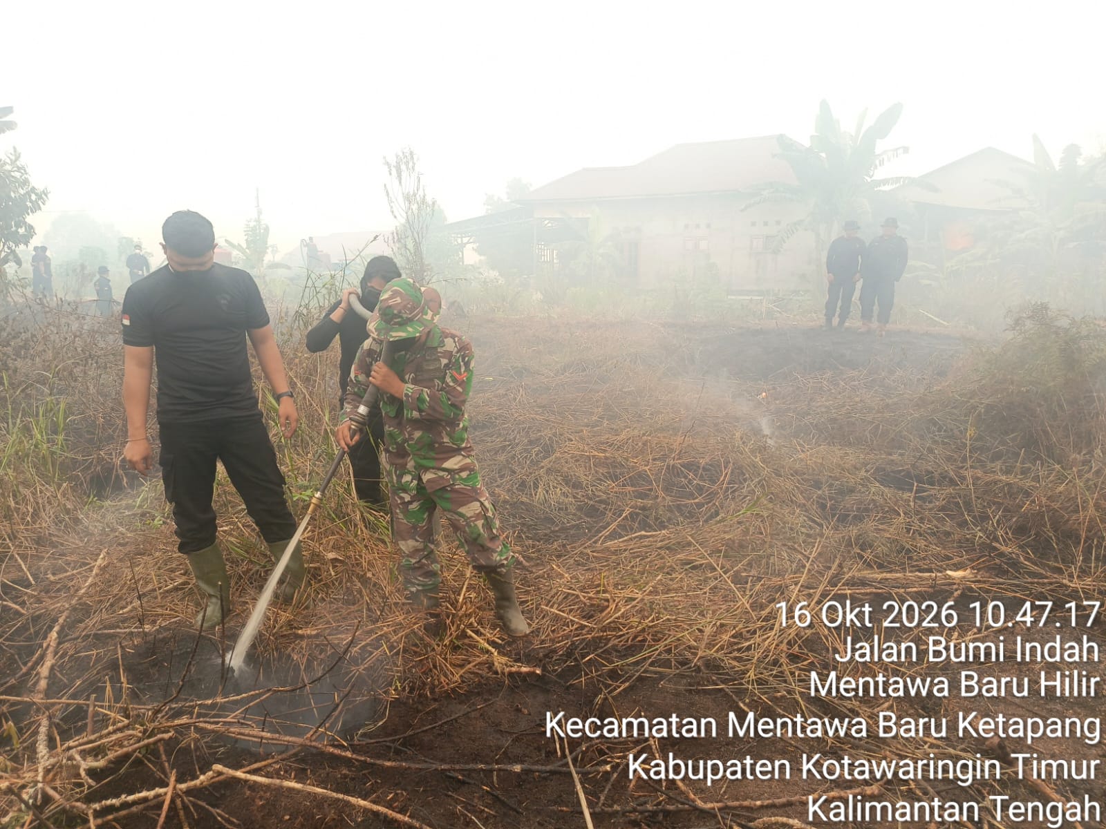 Kodim 1015/Sampit Teruskan Pembasahan Setelah Kebakaran Hutan