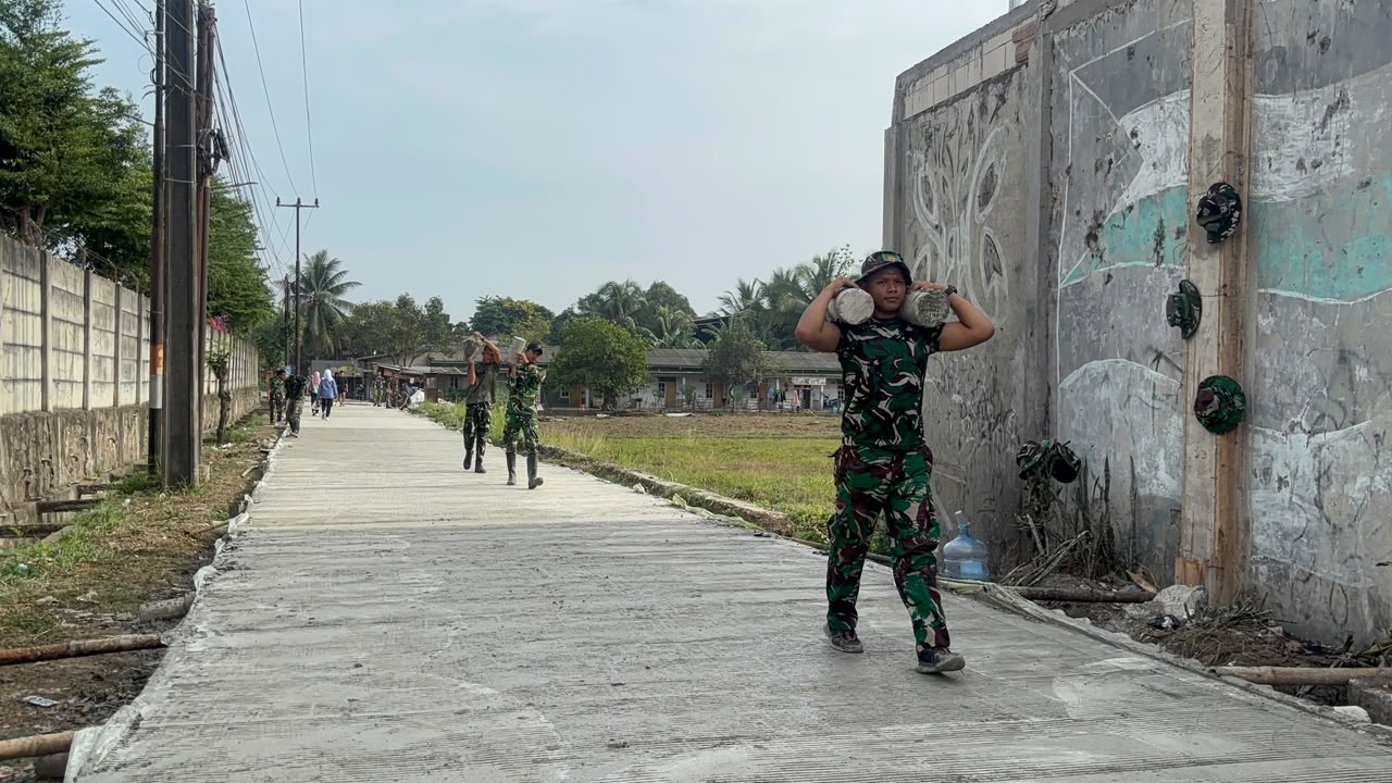 Pemeliharaan Kualitas Jalan oleh Satgas TMMD untuk Masyarakat Tigaraksa