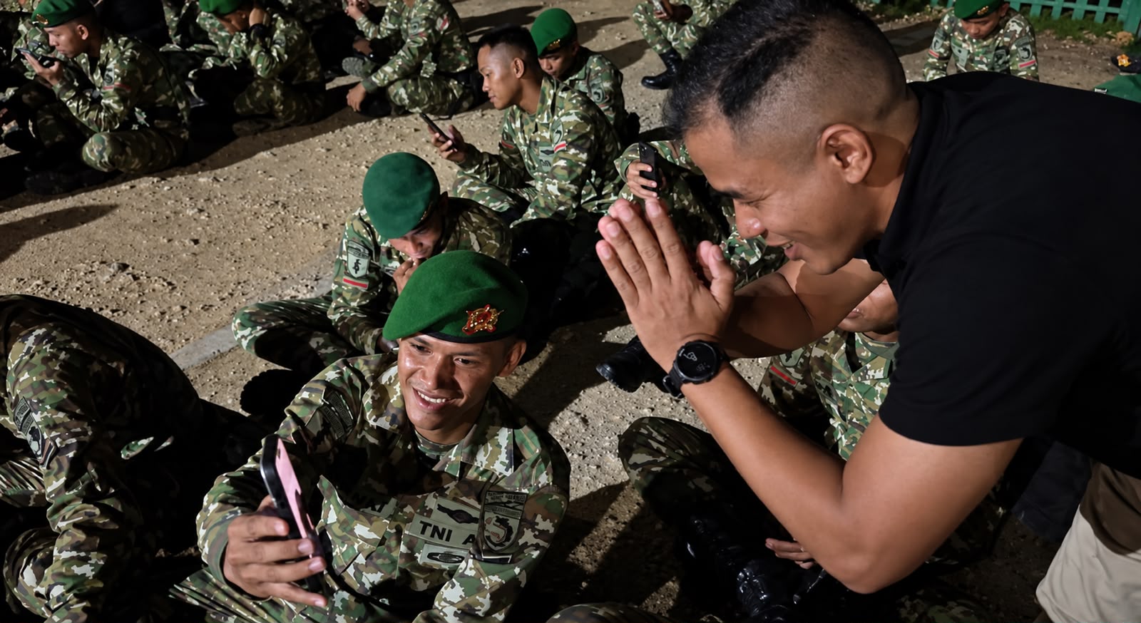 Keterhubungan Emosional Prajurit Yonif TP 859/RBK Melalui Panggilan Keluarga