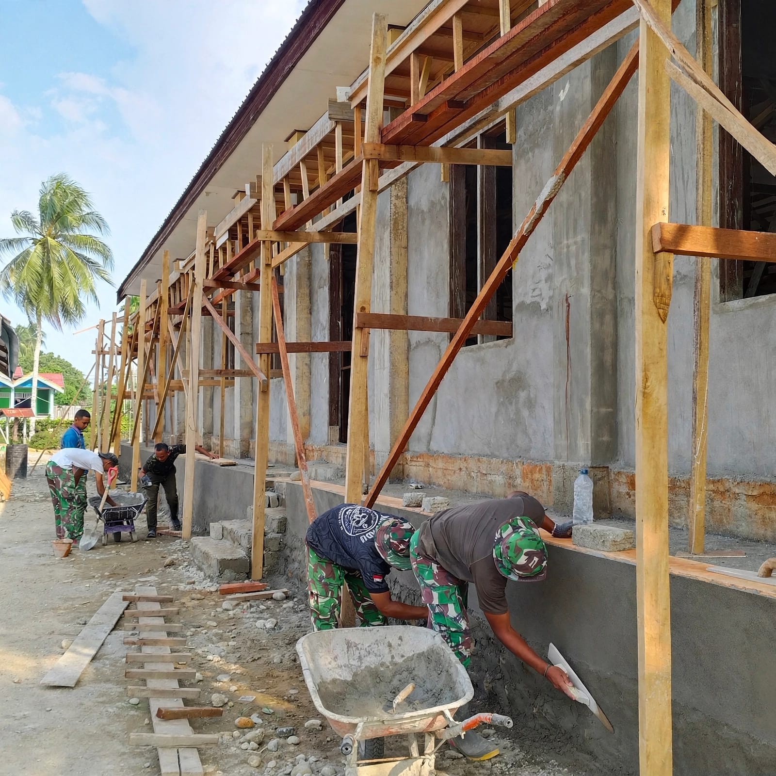 Prajurit TNI Berkomitmen Majukan Wanggar Sari Melalui Proyek TMMD ke-130