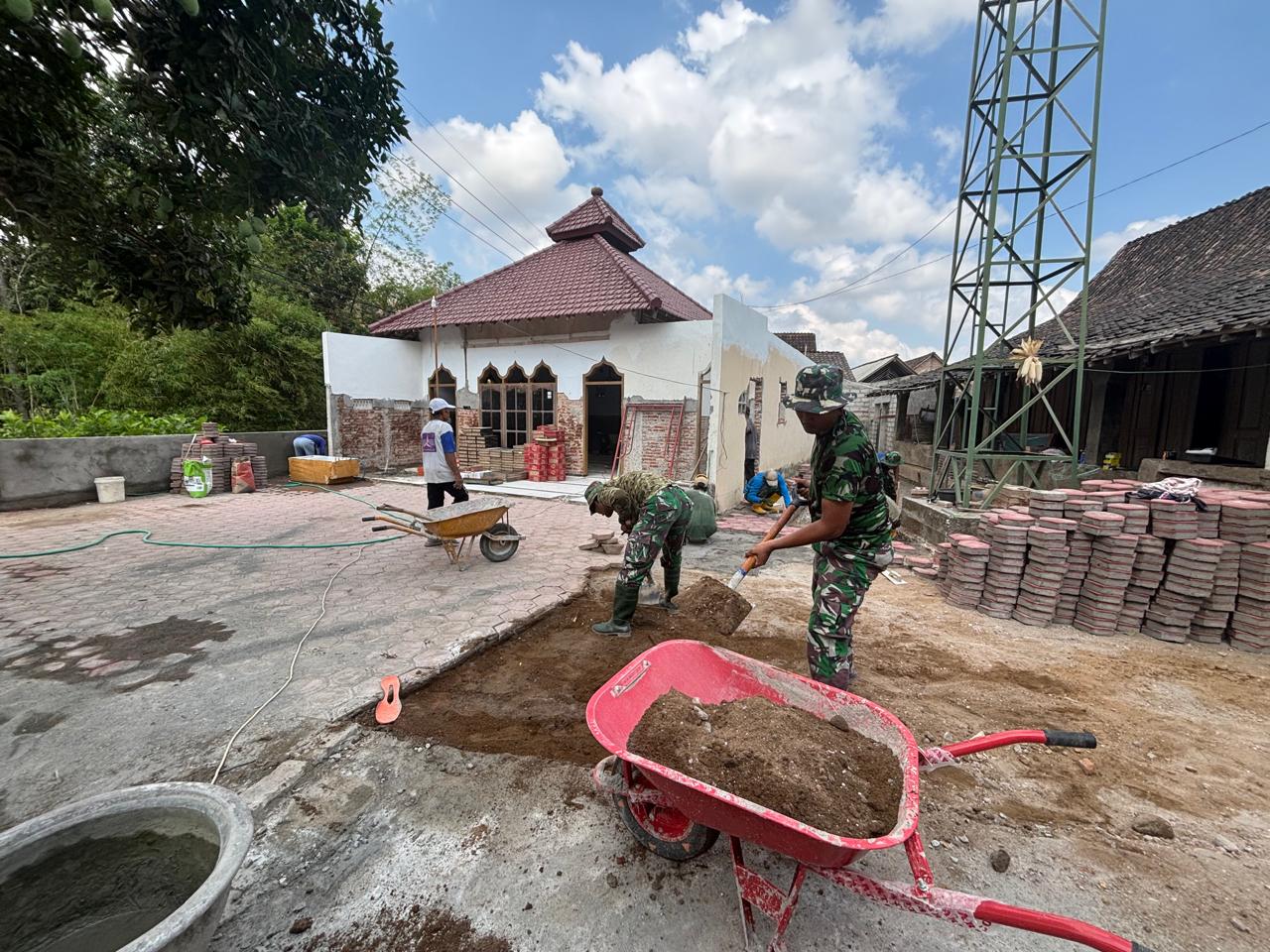 TMMD Tulungagung Ciptakan Kenyamanan di Mushola Darurohman