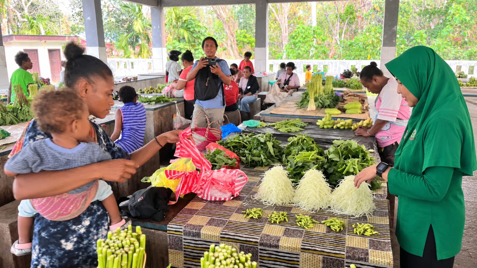 Kebangkitan Ekonomi Lokal Melalui TMMD ke-130 Kebangkitan Ekonomi Lokal Melalui TMMD ke-130
