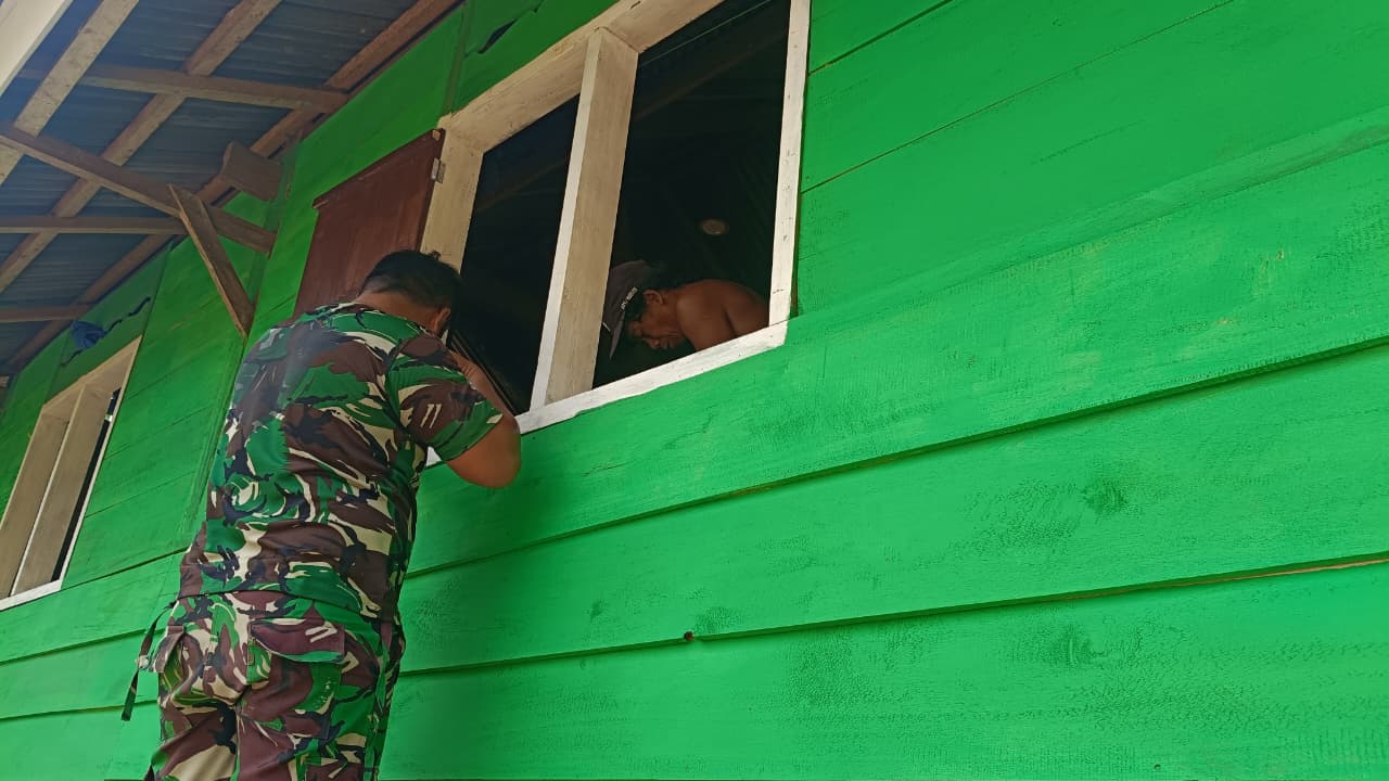 Progres Pembangunan RTLH TMMD: Jendela Baru Hadir di Rumah Ibu Iren